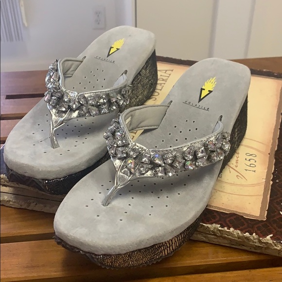 Volatile silver sandals/flip flops w/clear stones